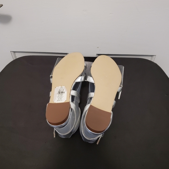 NWOB Talbots "Keri" Silver Metallic Multi Straps Flat Sandals Size 6.5, Formal - Picture 3 of 13